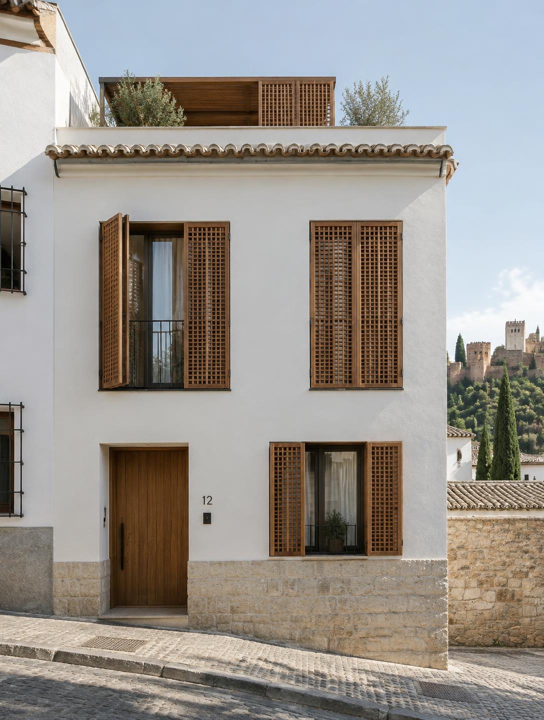 Fachada de vivienda entre medianeras de nueva construcción